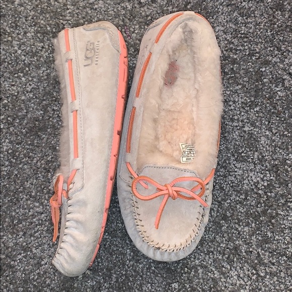 tan/salmon ugg moccasins - Picture 3 of 3